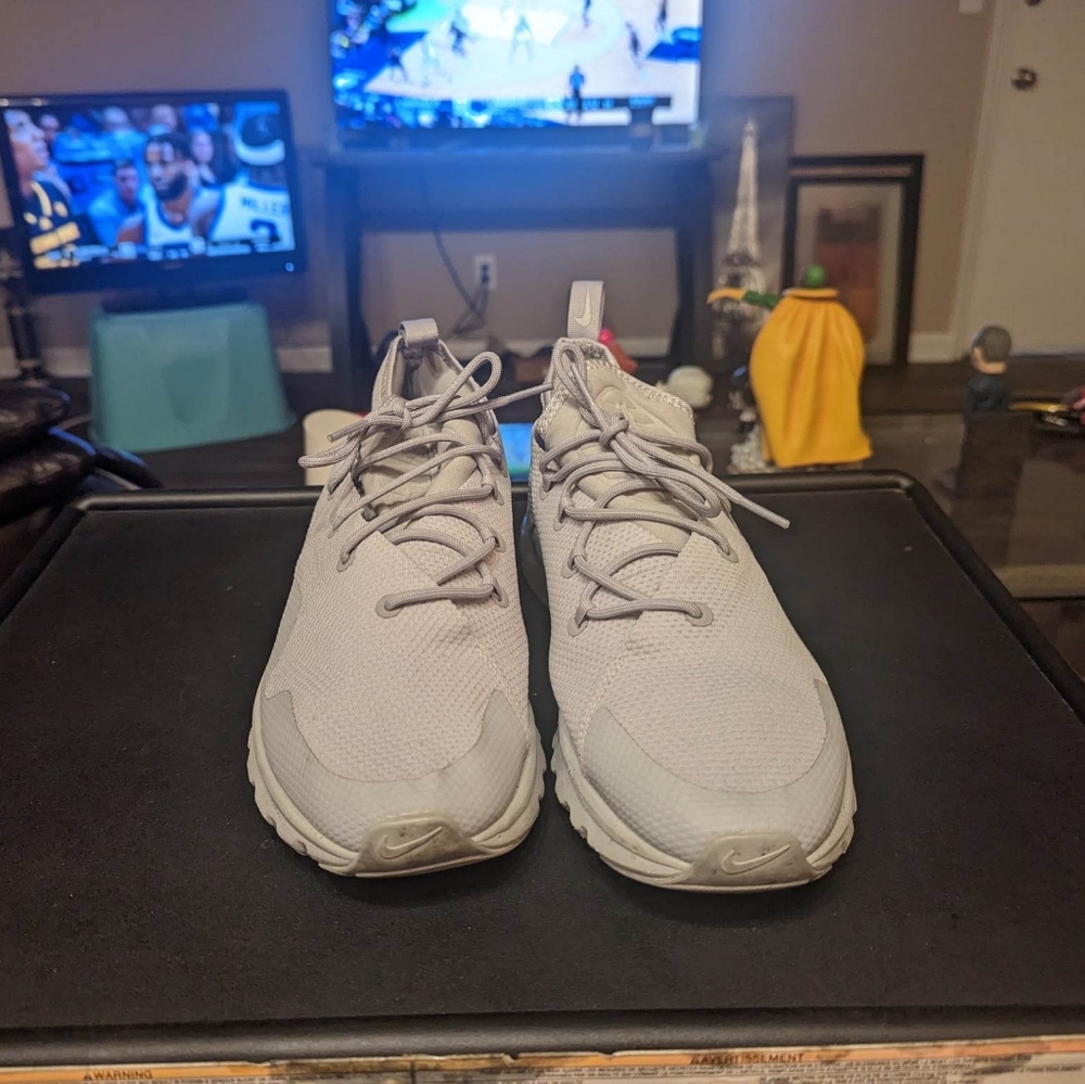 Nike - Picture 2 of 3